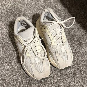 Yeezy boost 700 “ Analog”